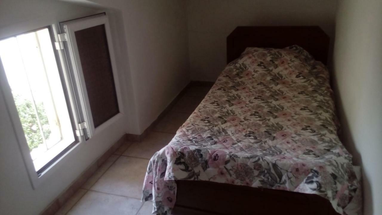 Anna'S Apartment And Studio Артемида Екстериор снимка